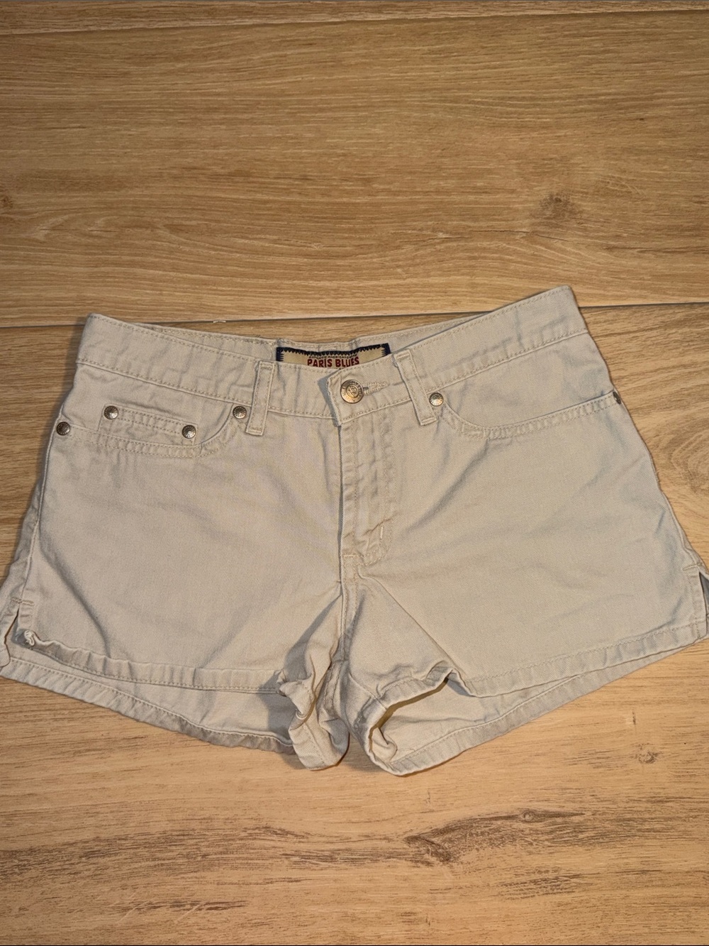 Paris Blues Cream low-Rise khaki shorts y2k style size 1